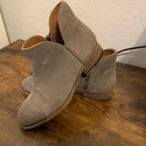 Frye Melissa Shootie ankle boots in Taupe color Size 5.5